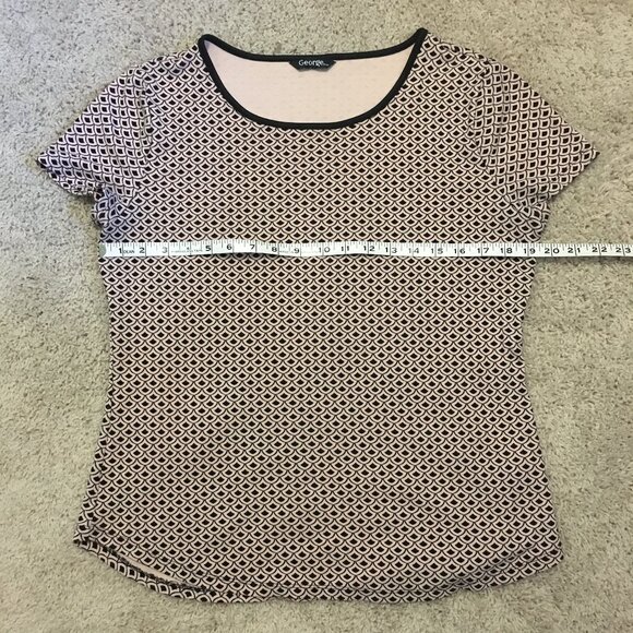 Soft Pink Mermaidcore Scale Print Tee - Picture 12 of 16